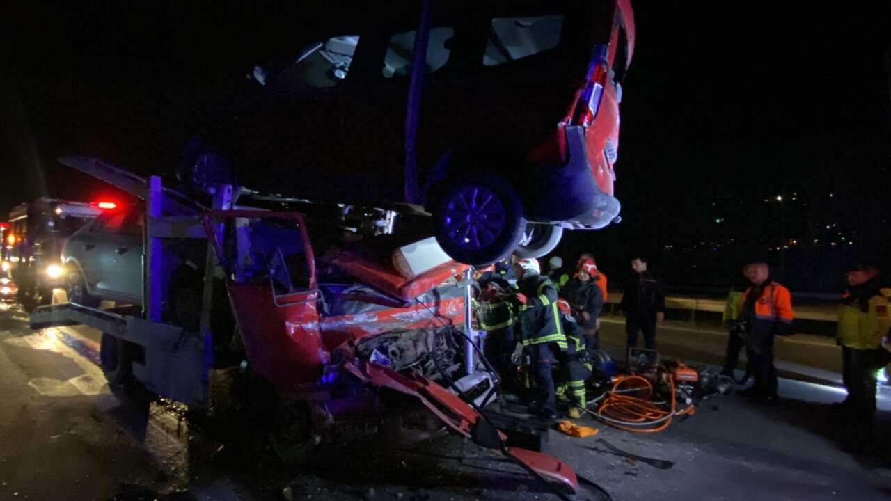 Feci kaza! Taşıdığı araçla çarptığı TIR’ın arasında kaldı 7